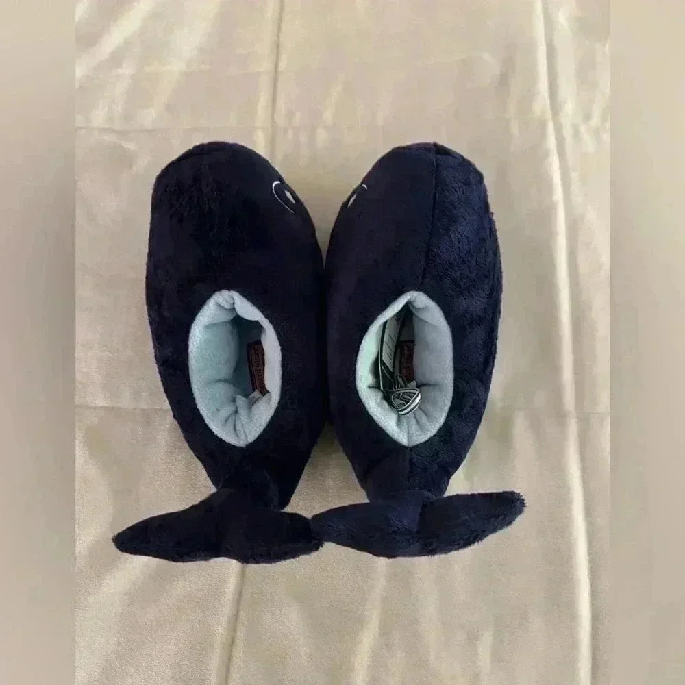 Kids Size Large (11/12) Vineyard Vines Whale Slippers